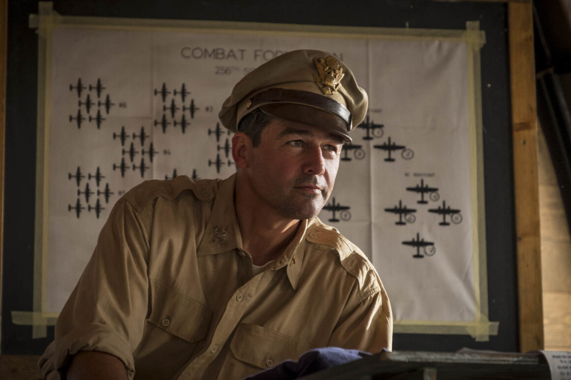 Kyle Chandler's casting as a more experienced Hal Jordan is simply perfect.